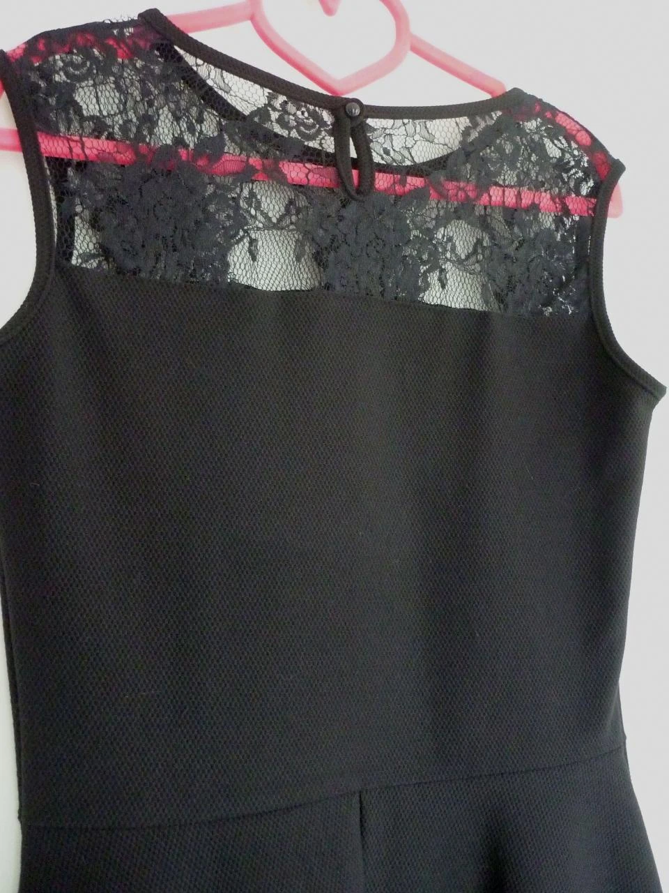 Vestido preto de tecido grosso com renda Tamanho 38 – photo 3